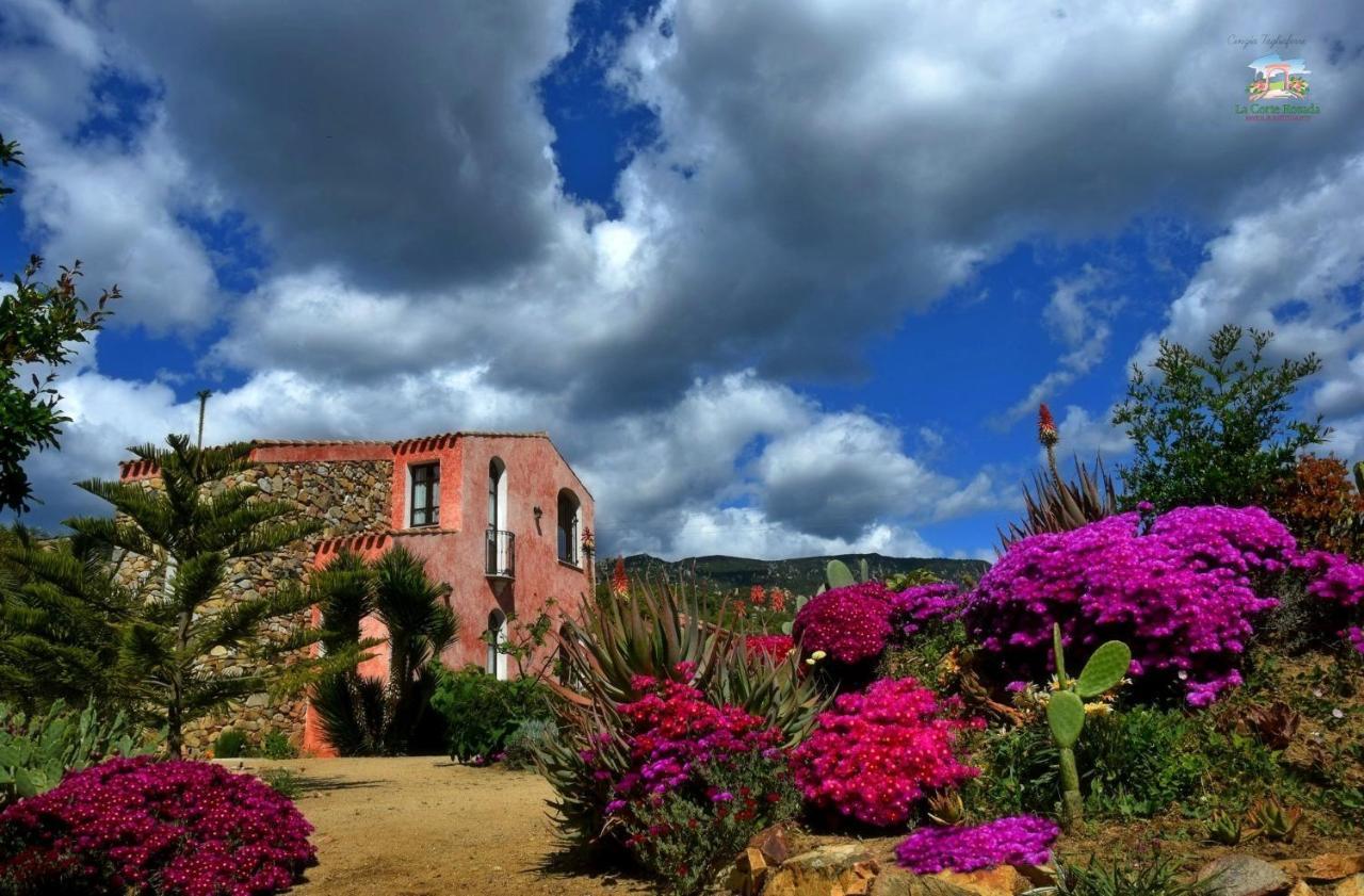 Hotel La Corte Rosada ヴィッラシミーウス エクステリア 写真