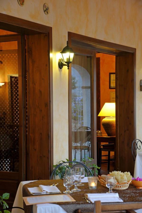 Hotel La Corte Rosada ヴィッラシミーウス エクステリア 写真
